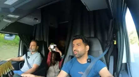 Rahul Gandhi Enjoys Truck Ride With Tajinder Singh