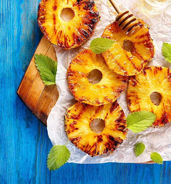 Grilled pineapples