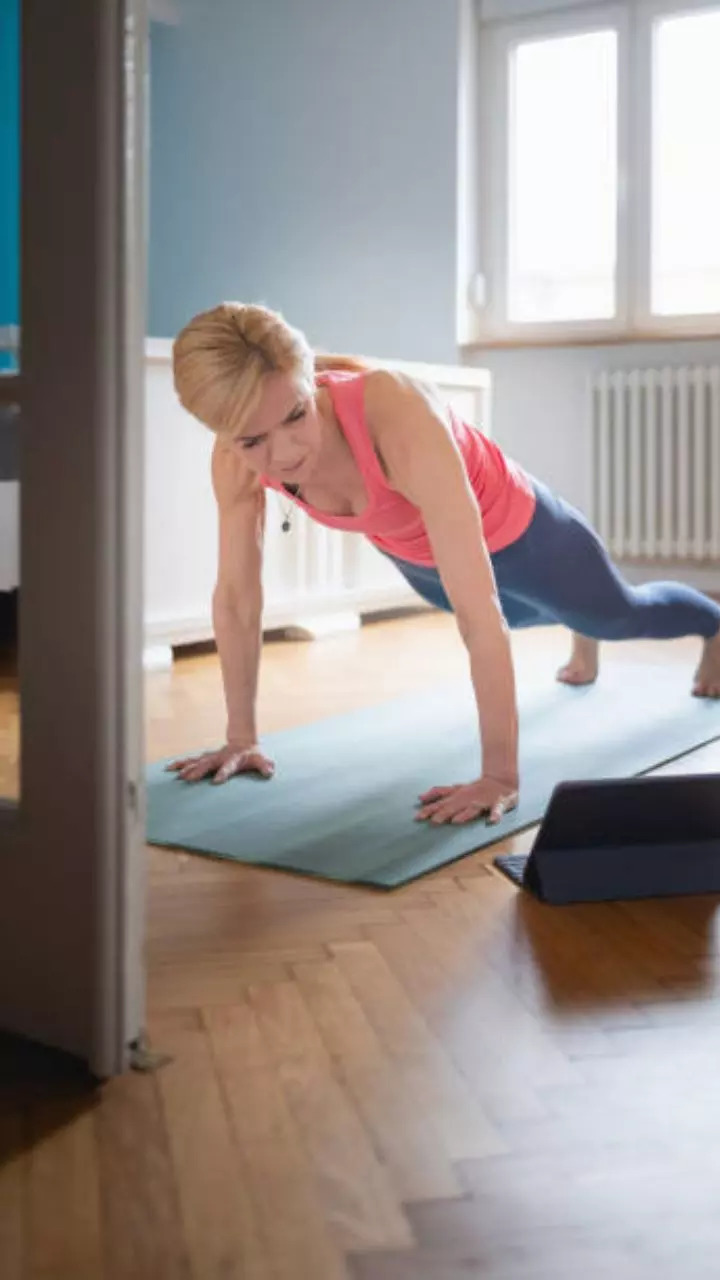 Uttihita Chaturanga Dandasana