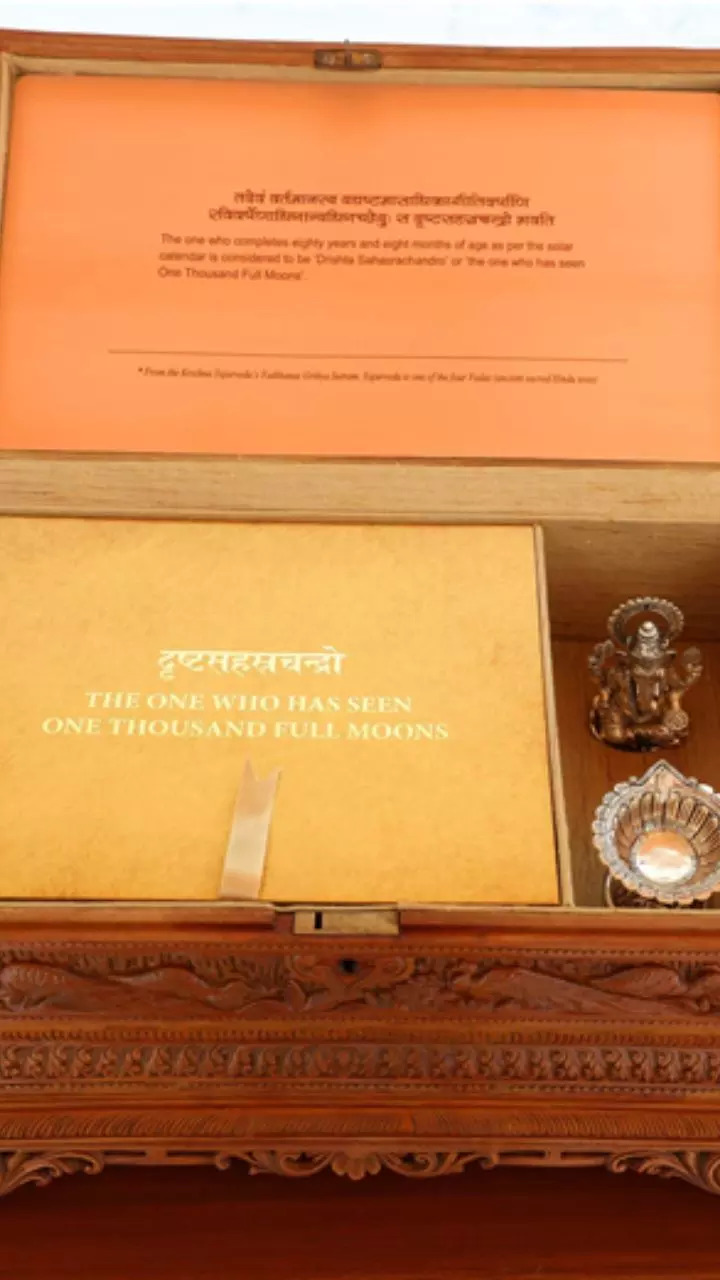 Whats there inside the sandalwood box