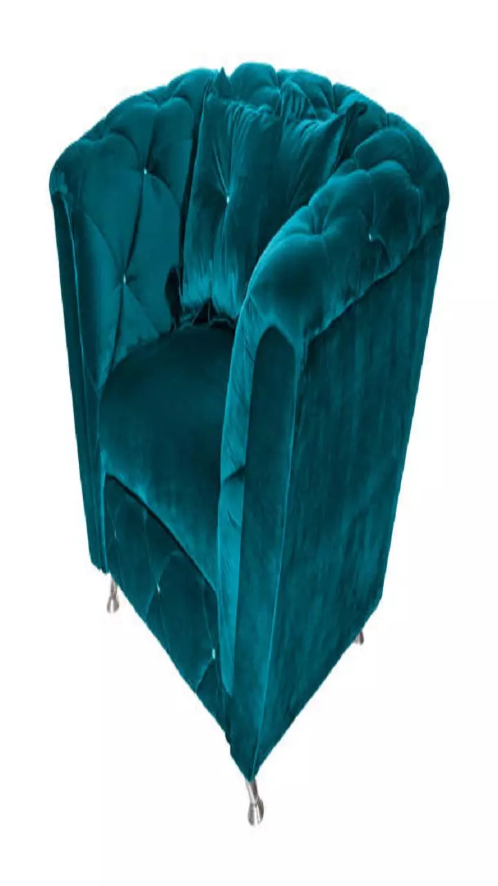 Leo An oversized velvet chair