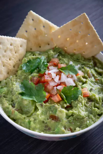 Wholegrain crackers with guacamole