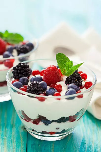 Yogurt with berries