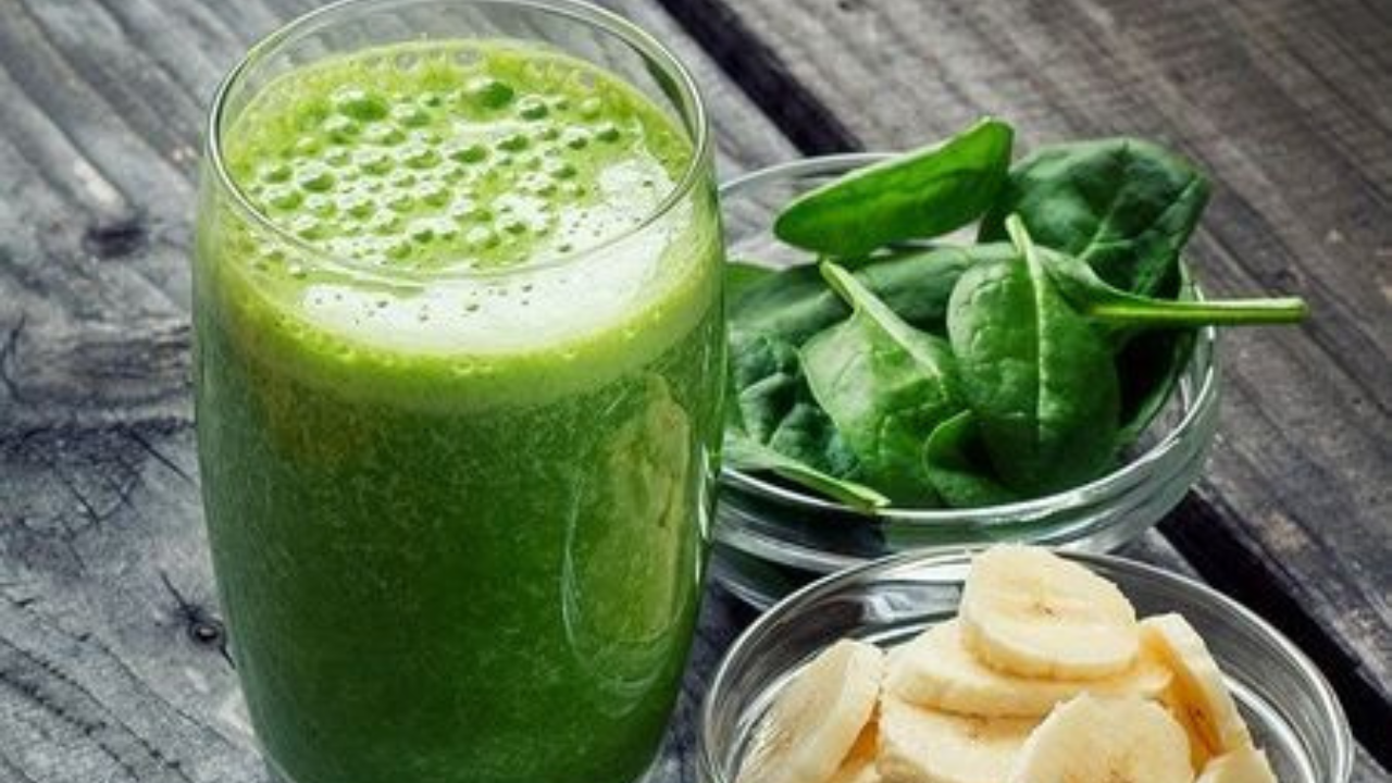 Spinach Smoothies Are Not Healthy! Ayurvedic Expert Shares The Correct