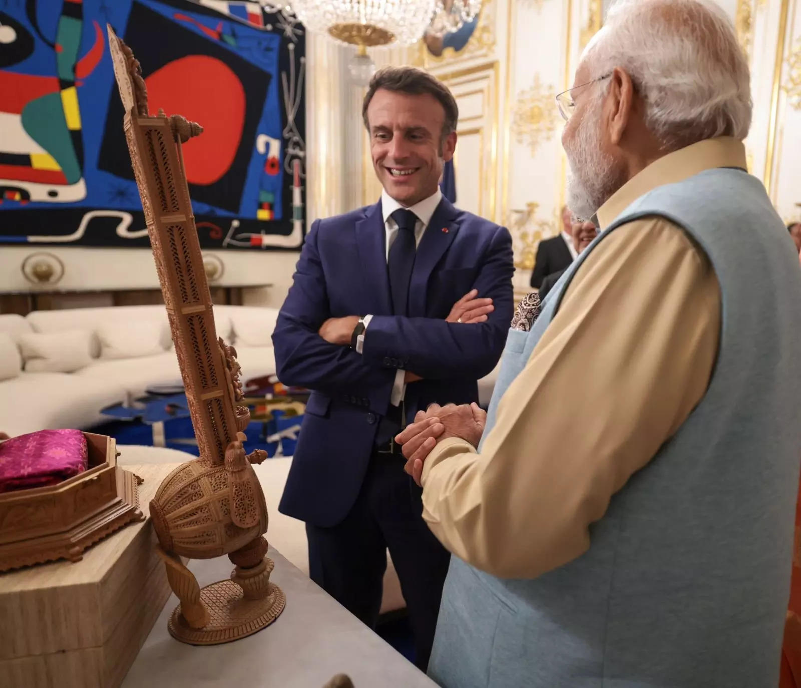 Here's What PM Modi Gifted French President Emmanuel Macron | See Pics ...