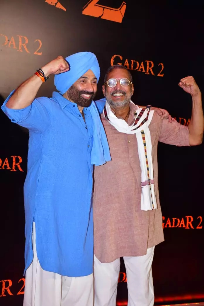 Sunnu Deol posed with Nana Patekar at Gadar 2 screening