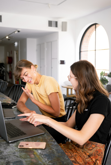 Share your thoughts and feelings with other working moms to feel light-hearted Pic Credit Pexels