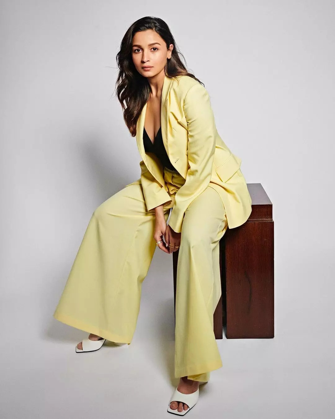 Alia aced this soft yellow-coloured pantsuit