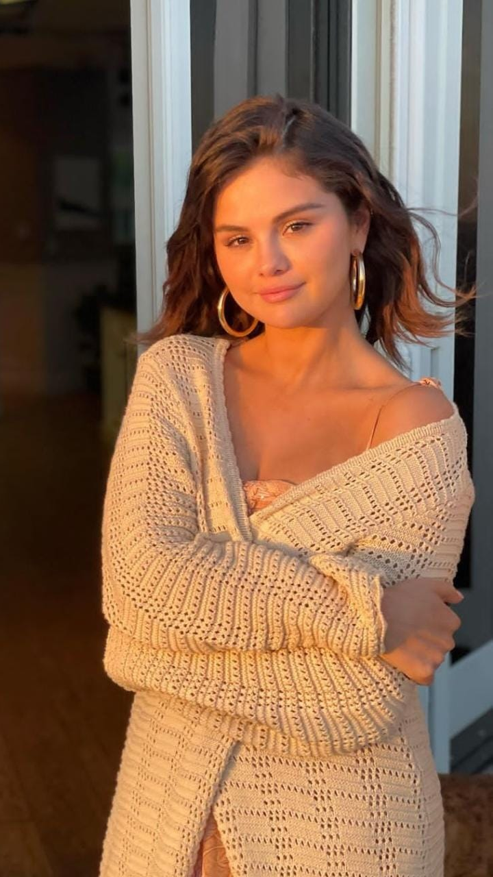 Simple yet elegant Selena