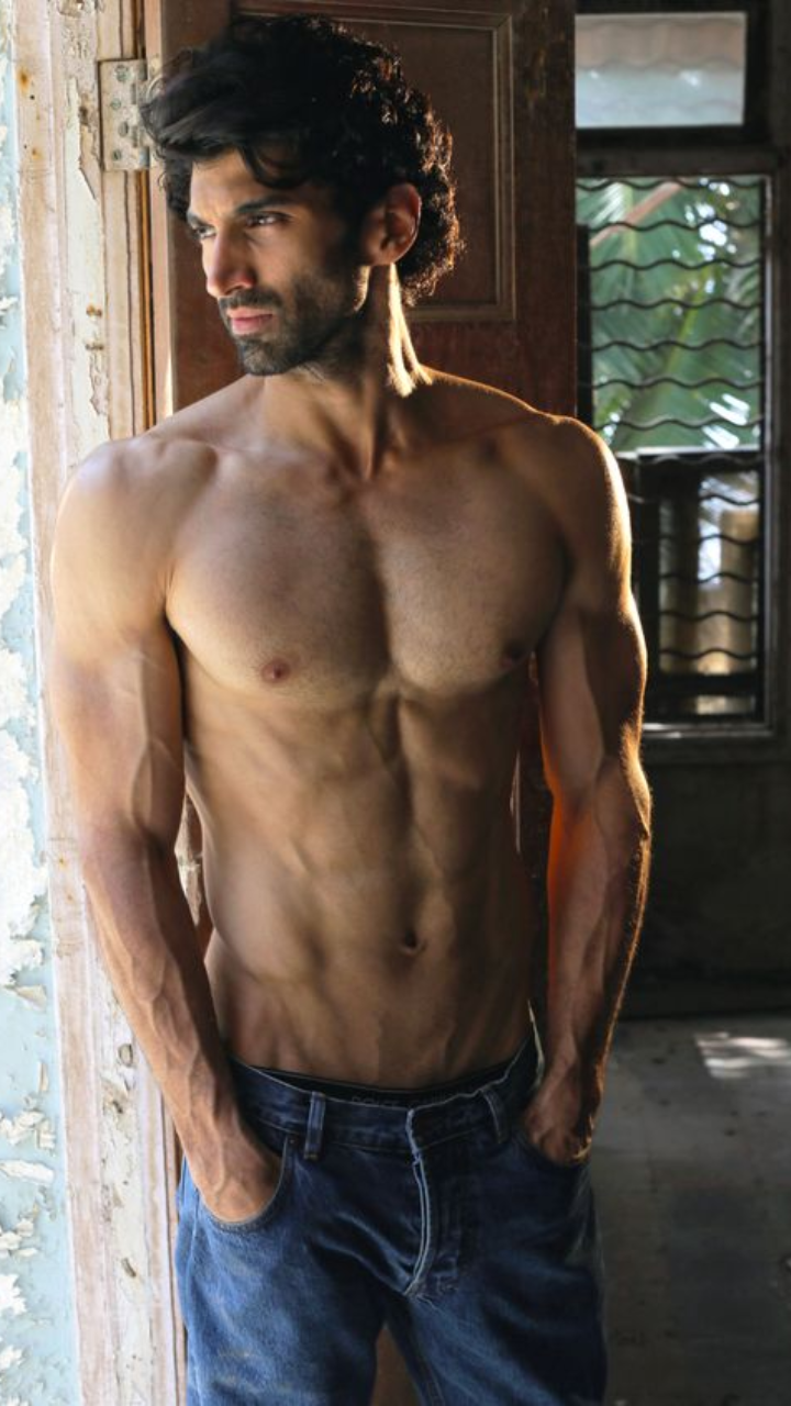 Aditya Roy Kapurs Shirtless Photos For Some Monday NSP