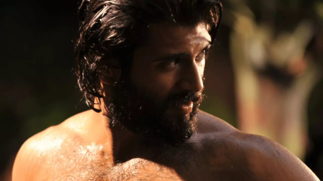 Vijay Deverakondas Shirtless PICS That Will Take Your Breath Away 