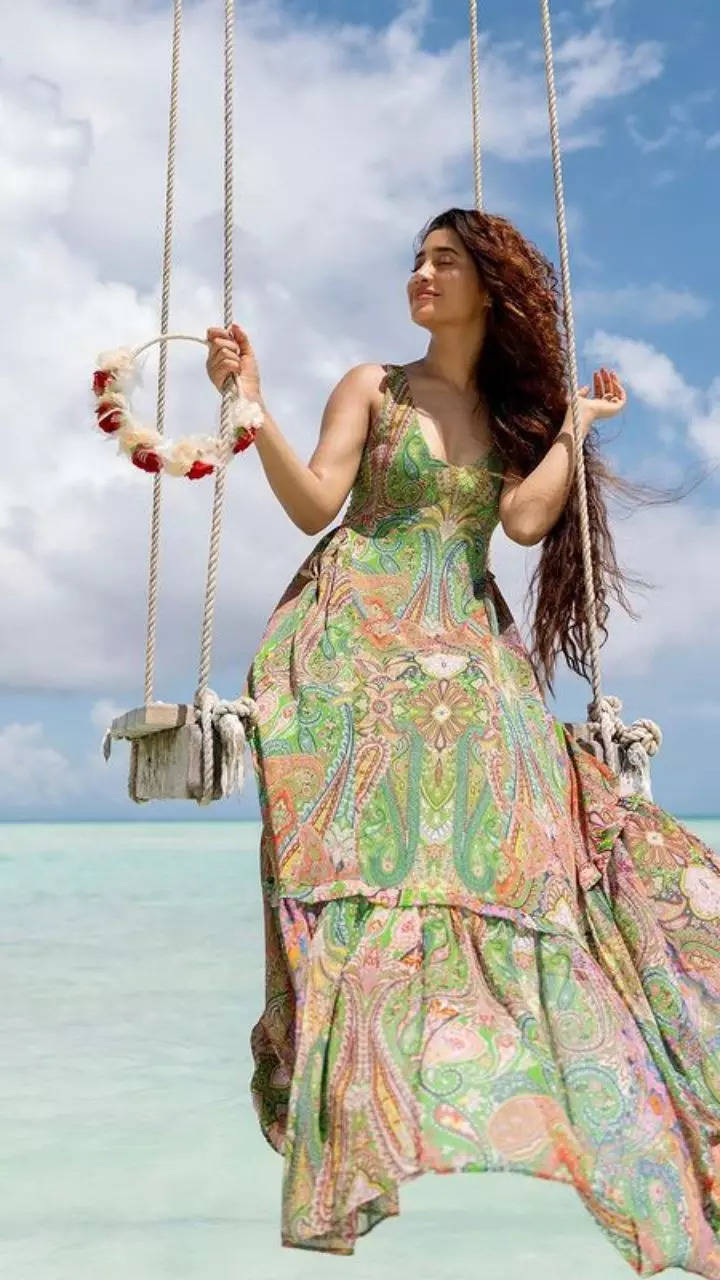 Shivangi Joshi Most Beautiful Dress💓Latest Designer Dress - YouTube