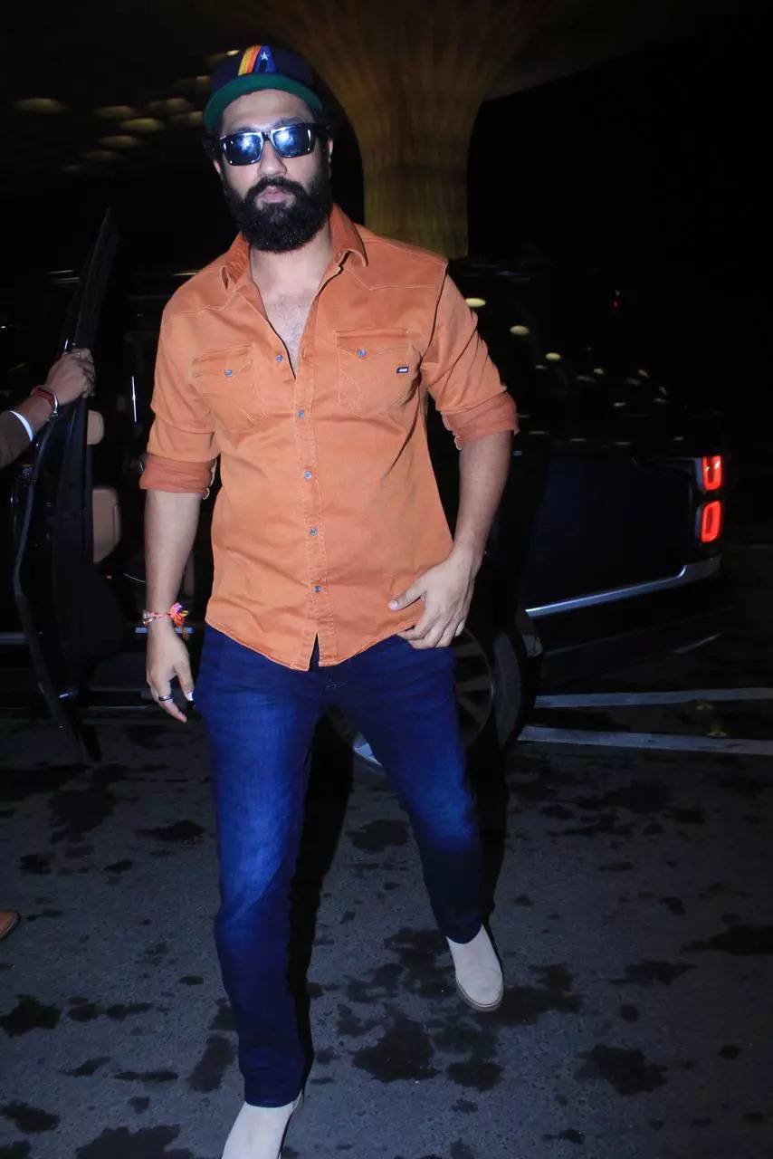 Vicky Kaushal got papped at the airport He came in casual jeans and tee 