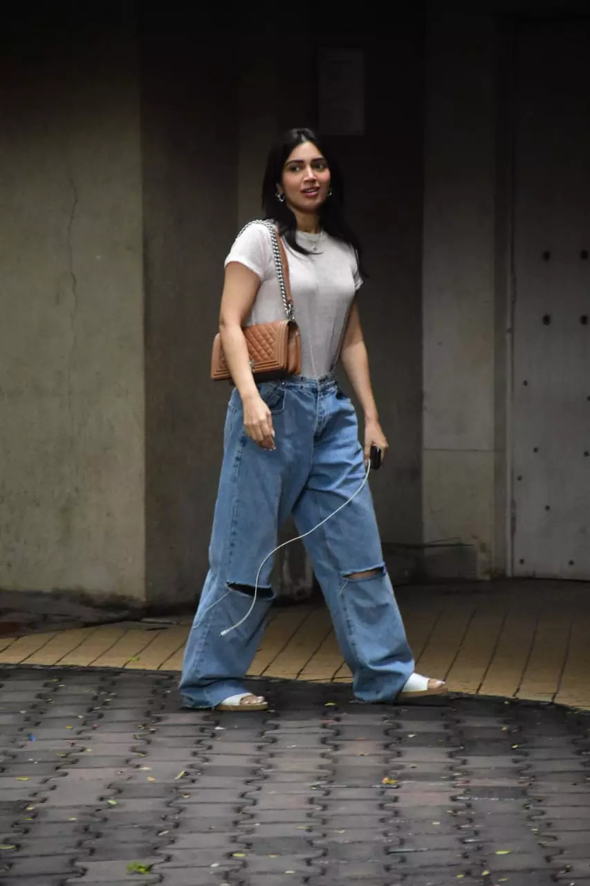 Bhumi Pednekar looks amazing as she stepped outside in casual comfy clothes