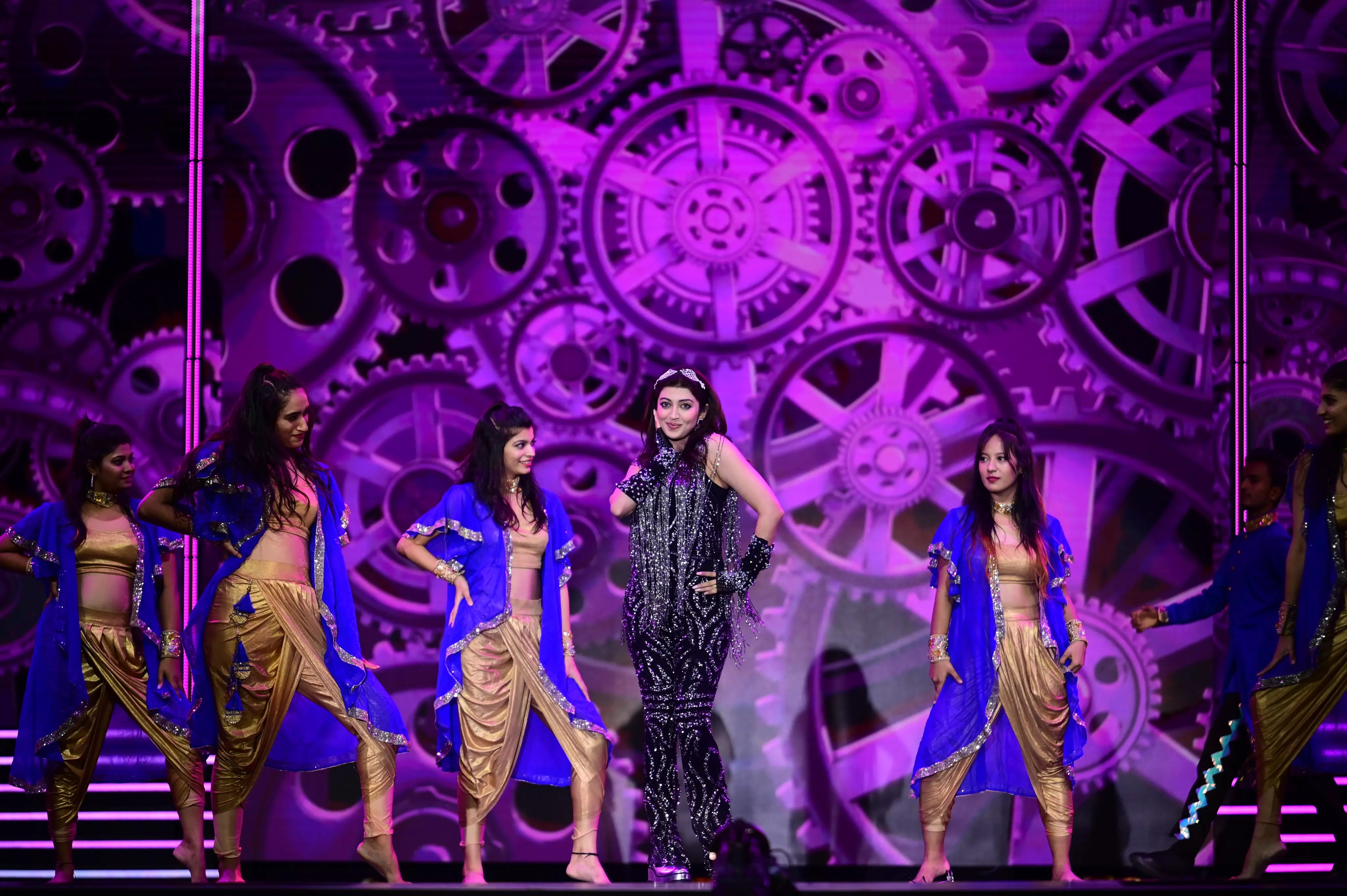 Pranitha Subhash set the stage on fire with her dazzling performance