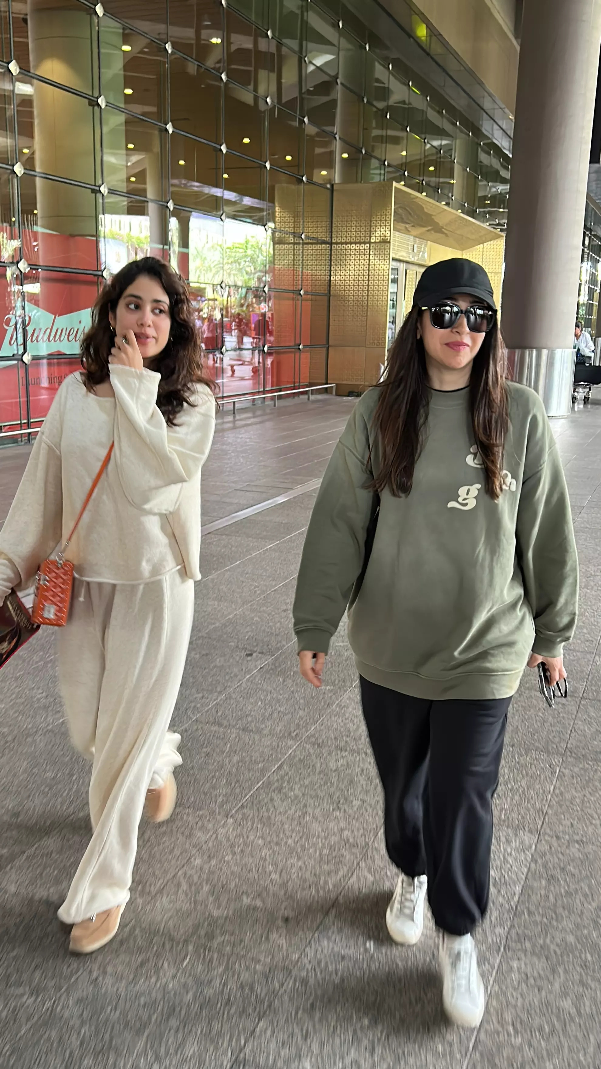 Janhvi Kapoor and Karisma Kapoor