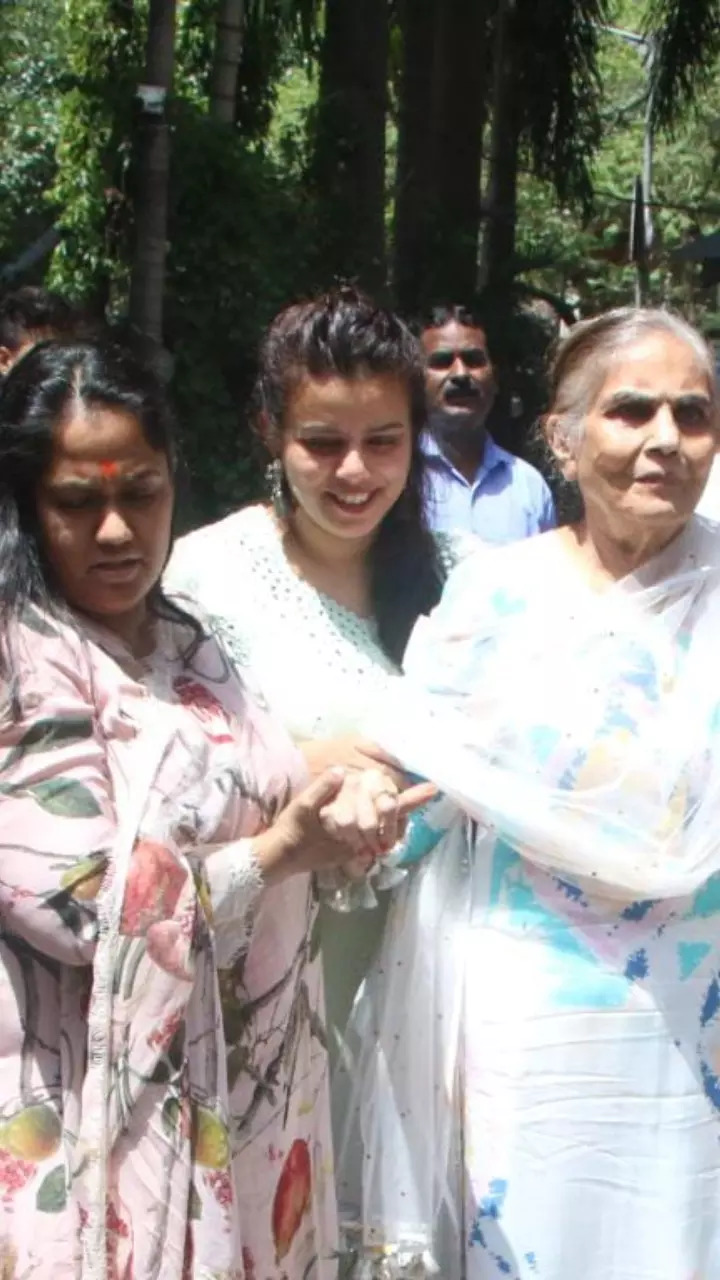 Salman Khans mom and sister Arpita