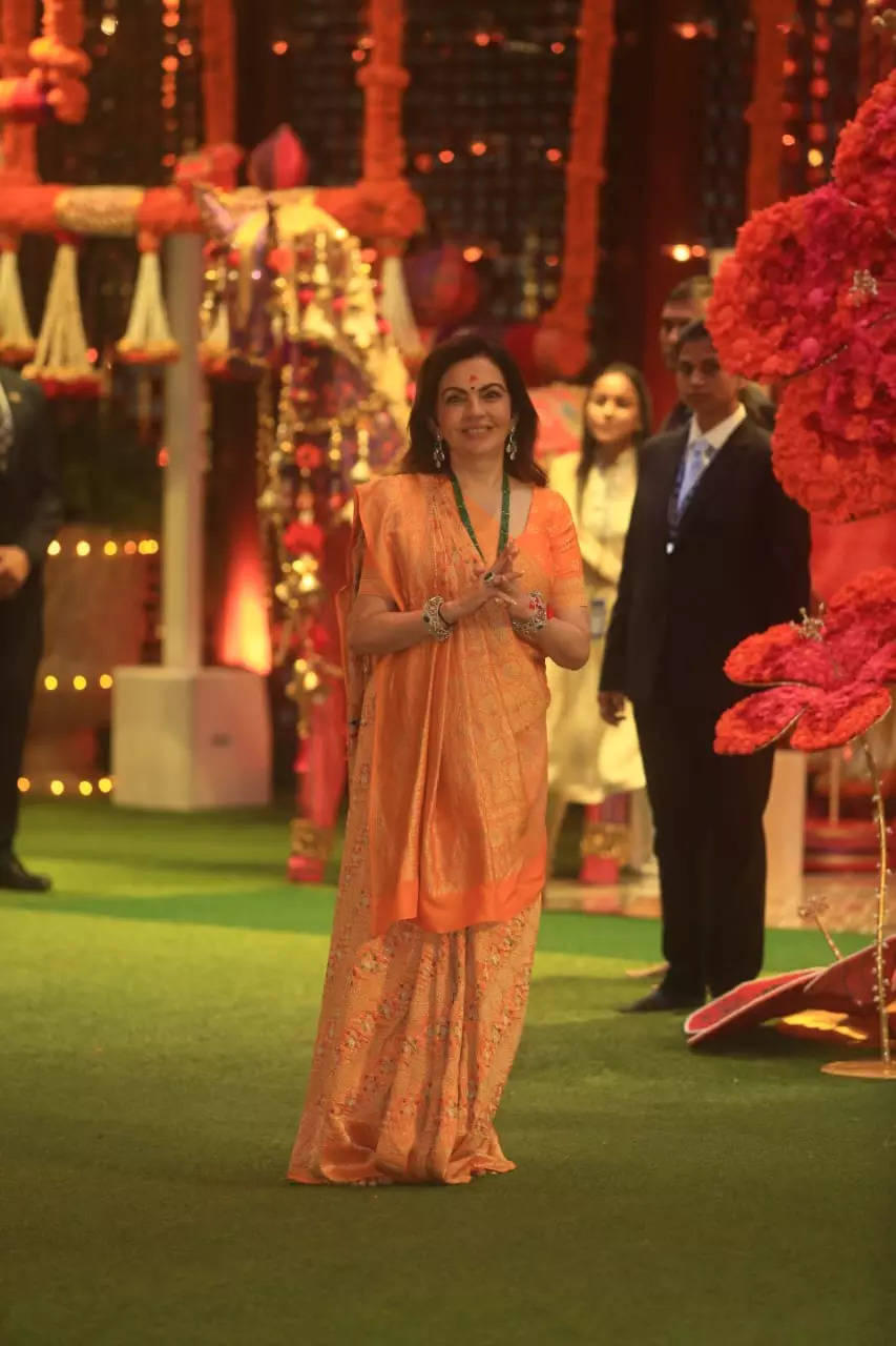 Sara Tendulkar arrives for Ganesh Chaturthi Pooja at Ambani