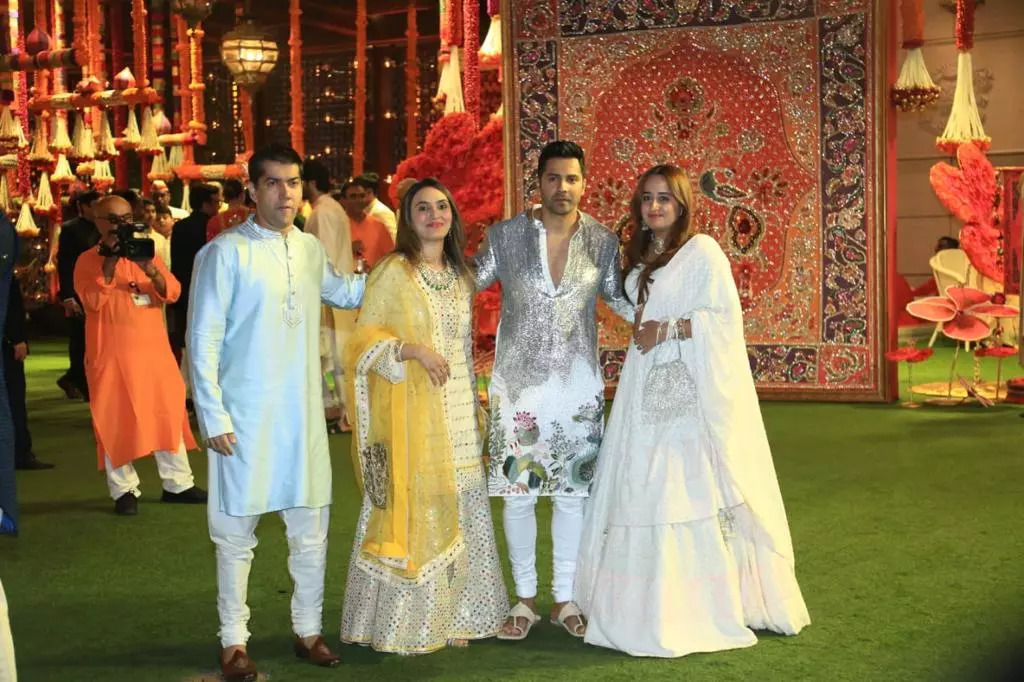 Brothers Varun Dhawan and Rohit Dhawan with wives Natasha Dalal and Jaanvi Desai