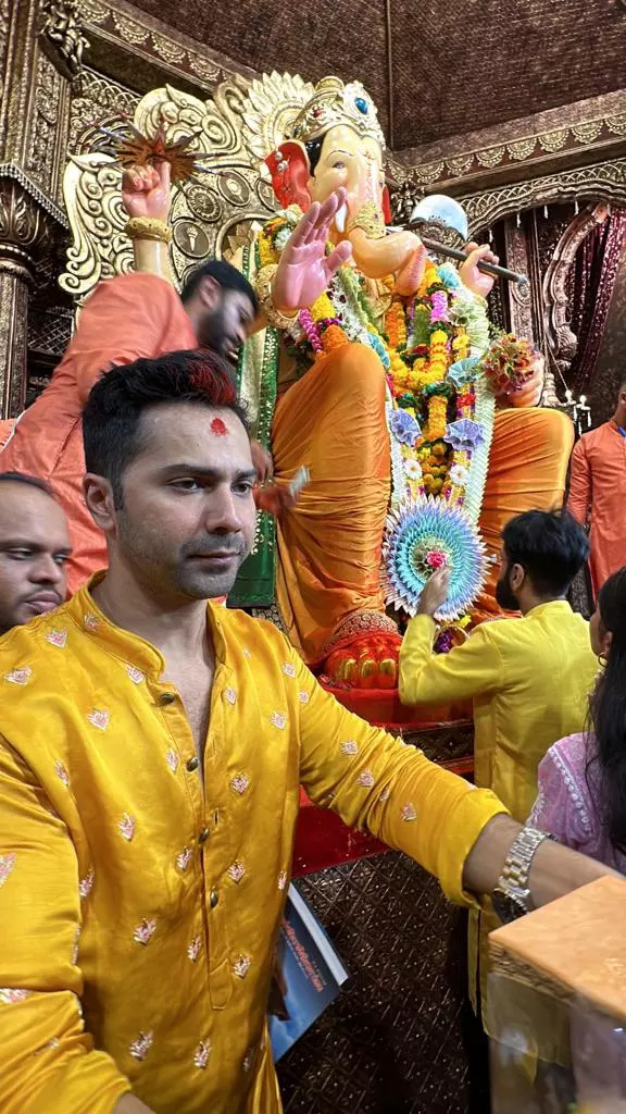 Varun Dhawan for Ganpati darshan