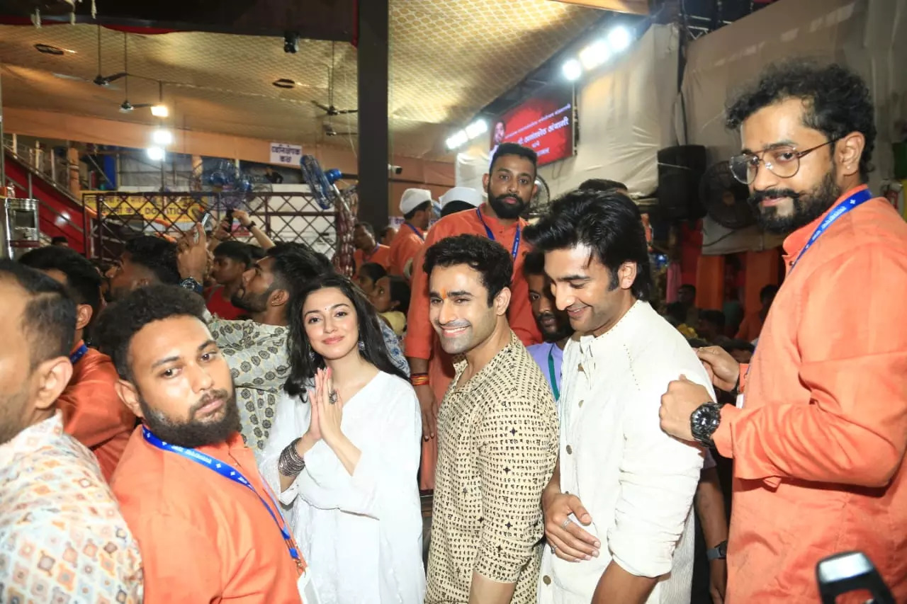 Yaariyaan 2 cast visit Lalbaughcha Raja