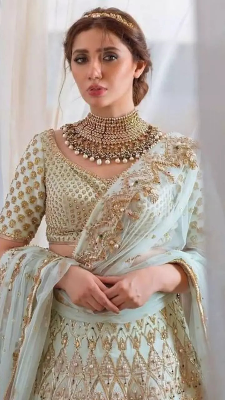 Mahira Khan Stuns In Heavily Embellished Lehenga