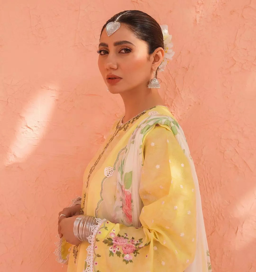 Mahira Khan Glows In Yellow