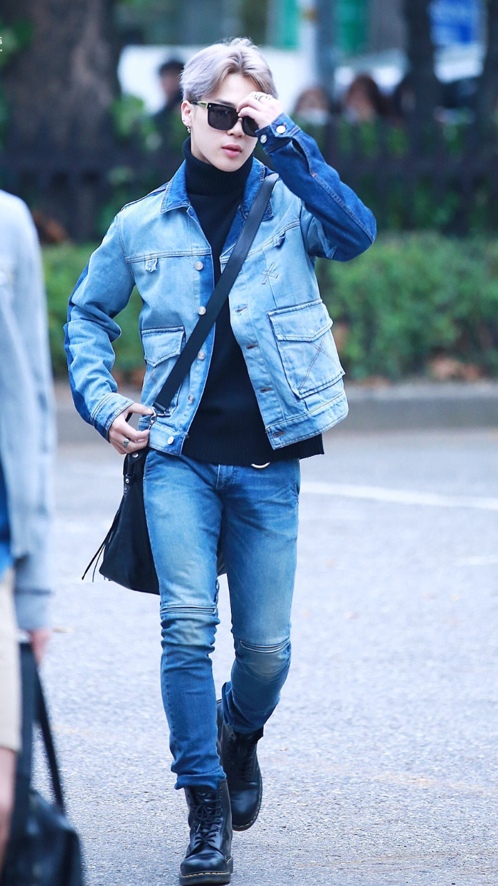 No one has ever rocked denim look so good 