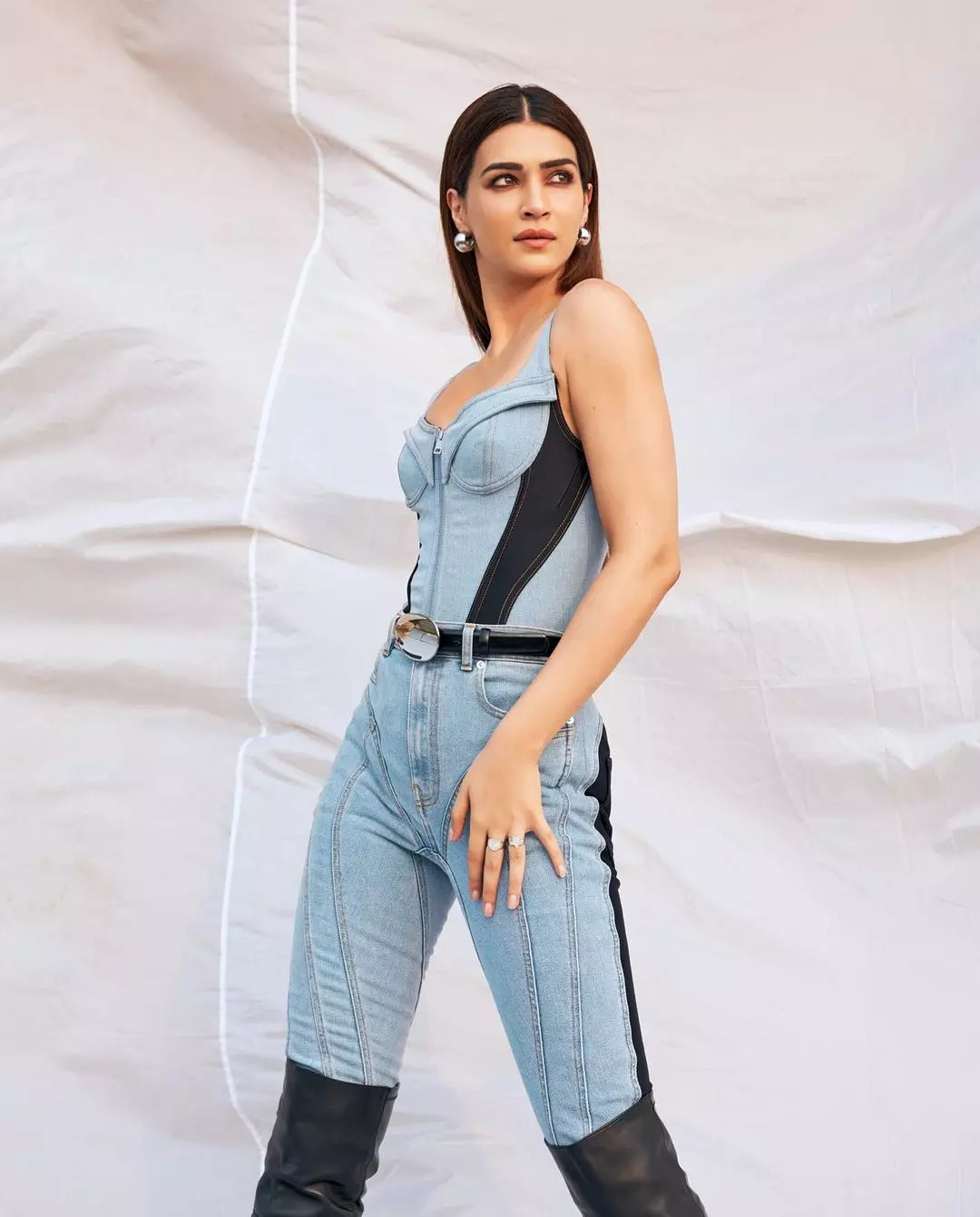 Kriti Flaunts Denim On Denim Look