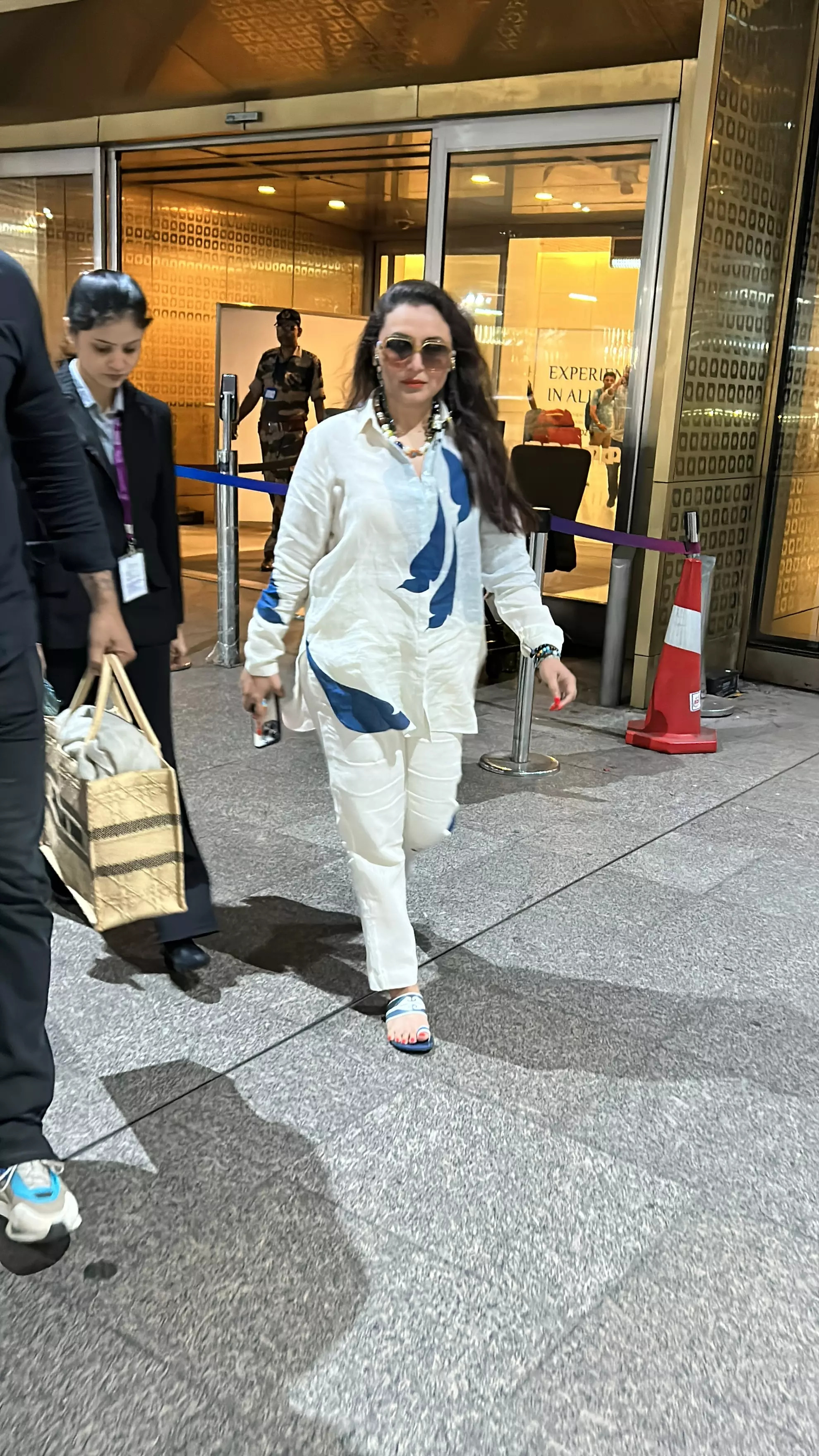 Rani Mukherjees uber-cool airport look