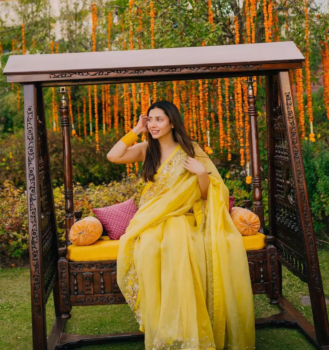 Mahira Khans Bright Yellow Saree Is Perf For Haldi Ceremony