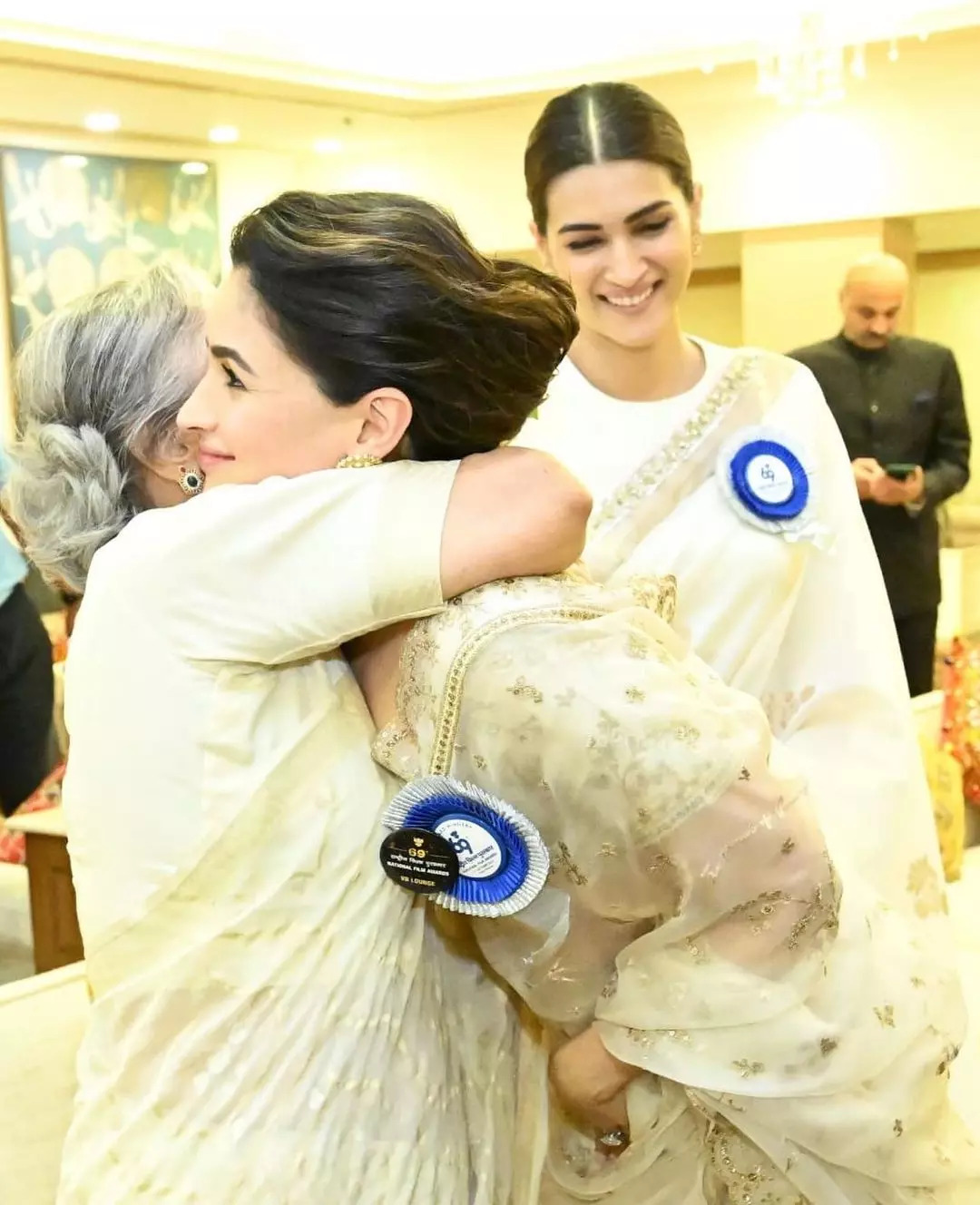 Waheeda Rehman Hugs Alia Bhatt