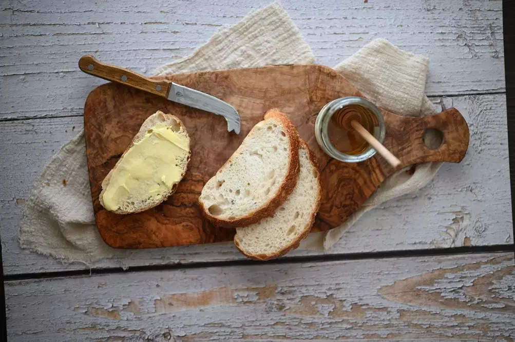 Revealing Your Personality Traits Through The Way You Butter Bread ...