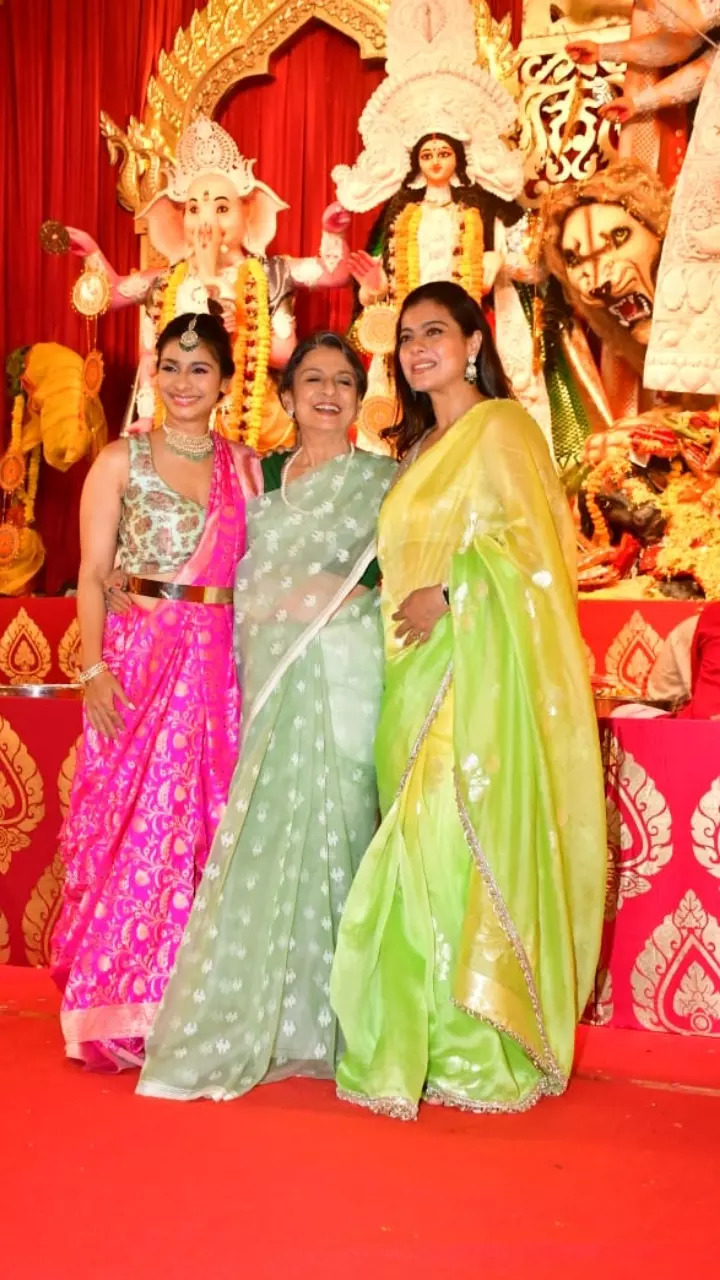 Kajol Tanishaa with mom Tanuja