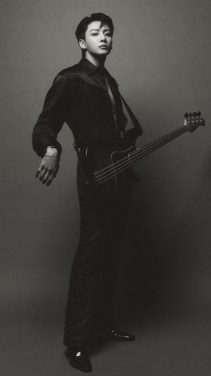 Like a rockstar The singer posing in monochrome with a guitar was visually perfect 