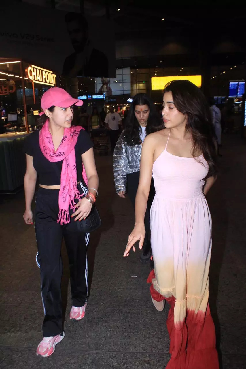 Sara Ali Khan and Janhvi Kapoor