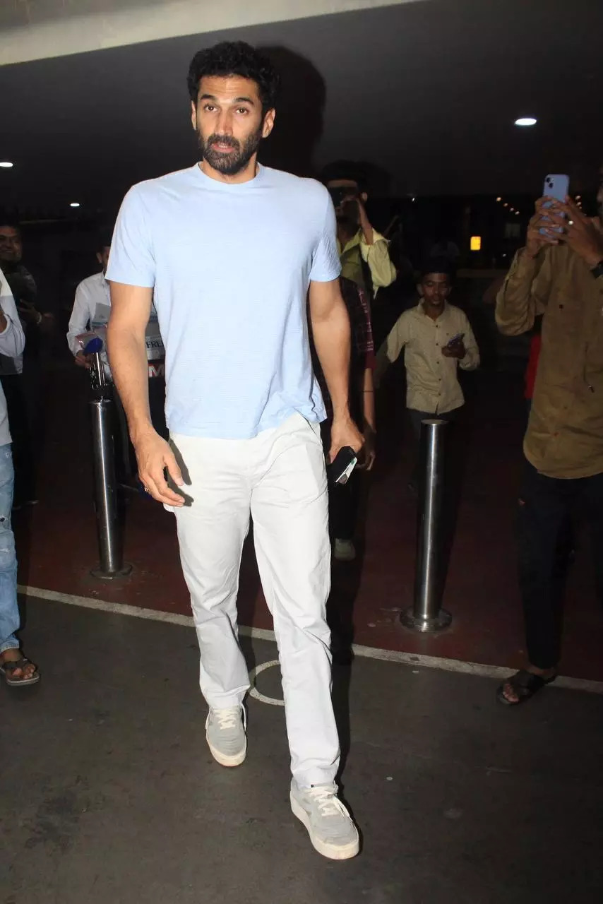 Aditya Roy Kapoor papped