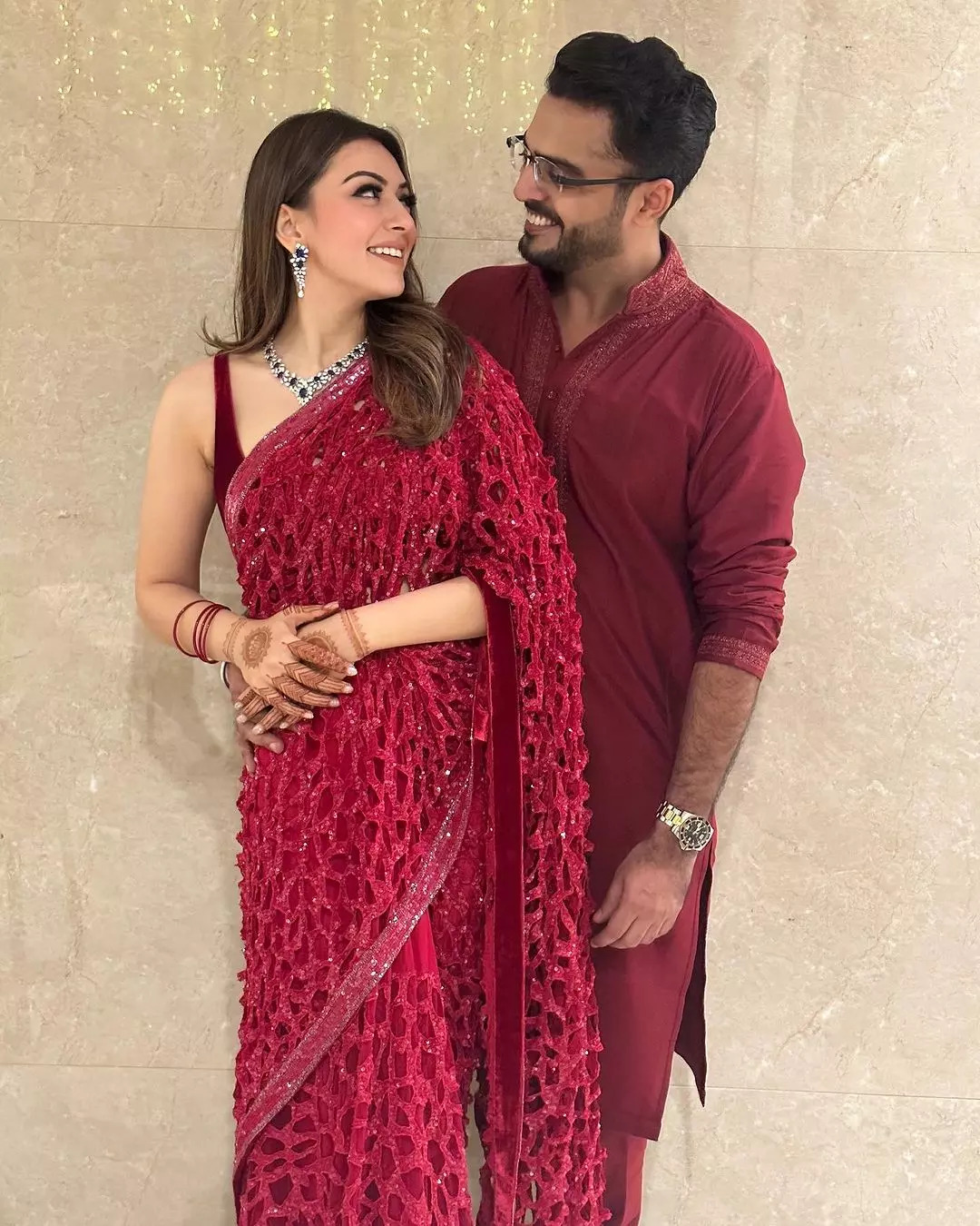 Hansika Motwani wore a trendy red saree