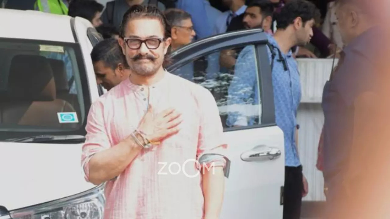 ZoomIN Aamir Khan Malaika Arora Shraddha Kapoor And Others SPOTTED