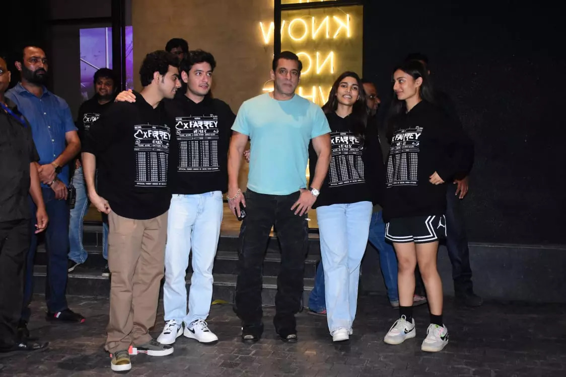 Salman Khan with Farrey star cast