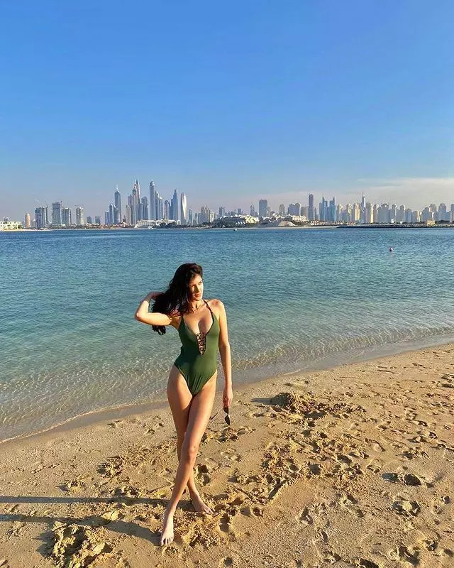 Just Shanaya Kapoor setting the beach on fire