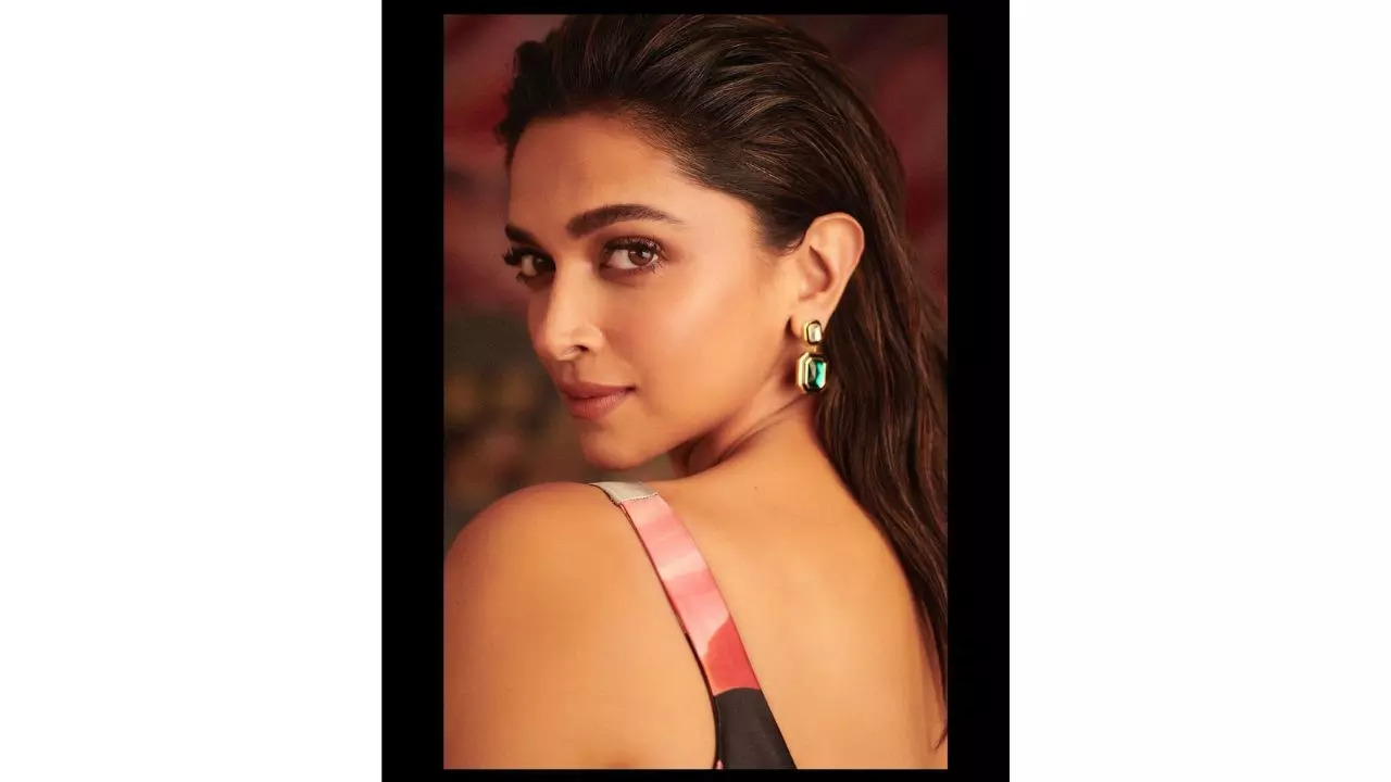 Deepika also went for a subtle makeup look