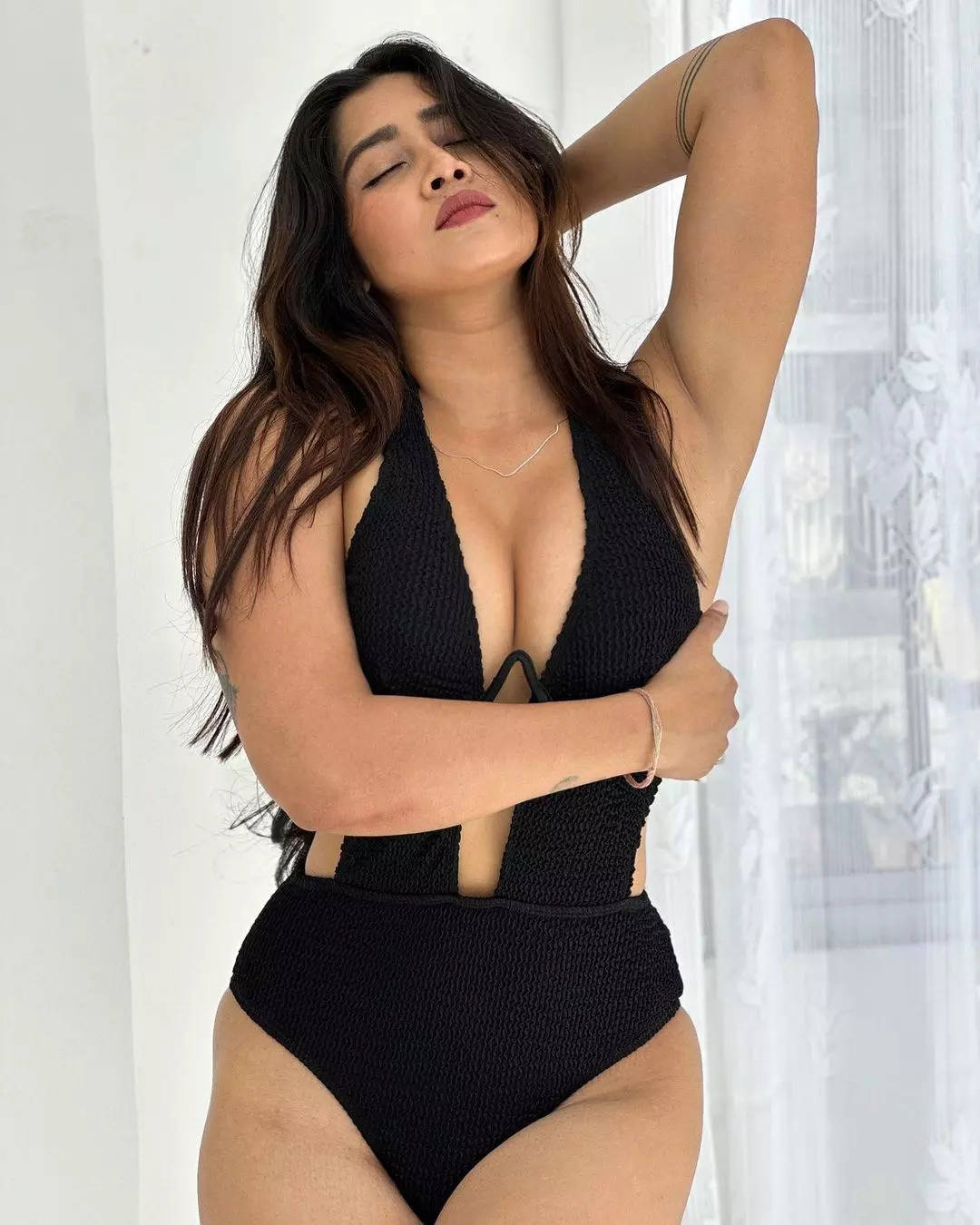 Sophia Ansari's Foxy Bikini Pics