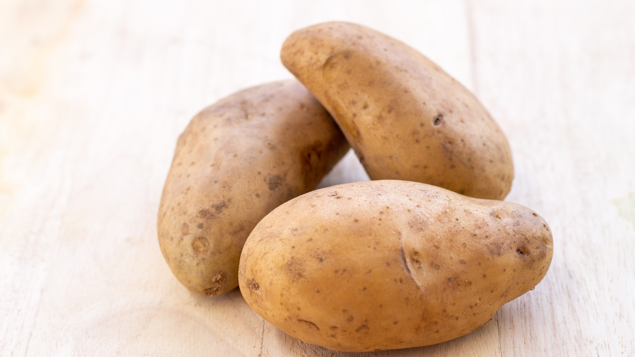 Colombia Placing three potatoes under the bed