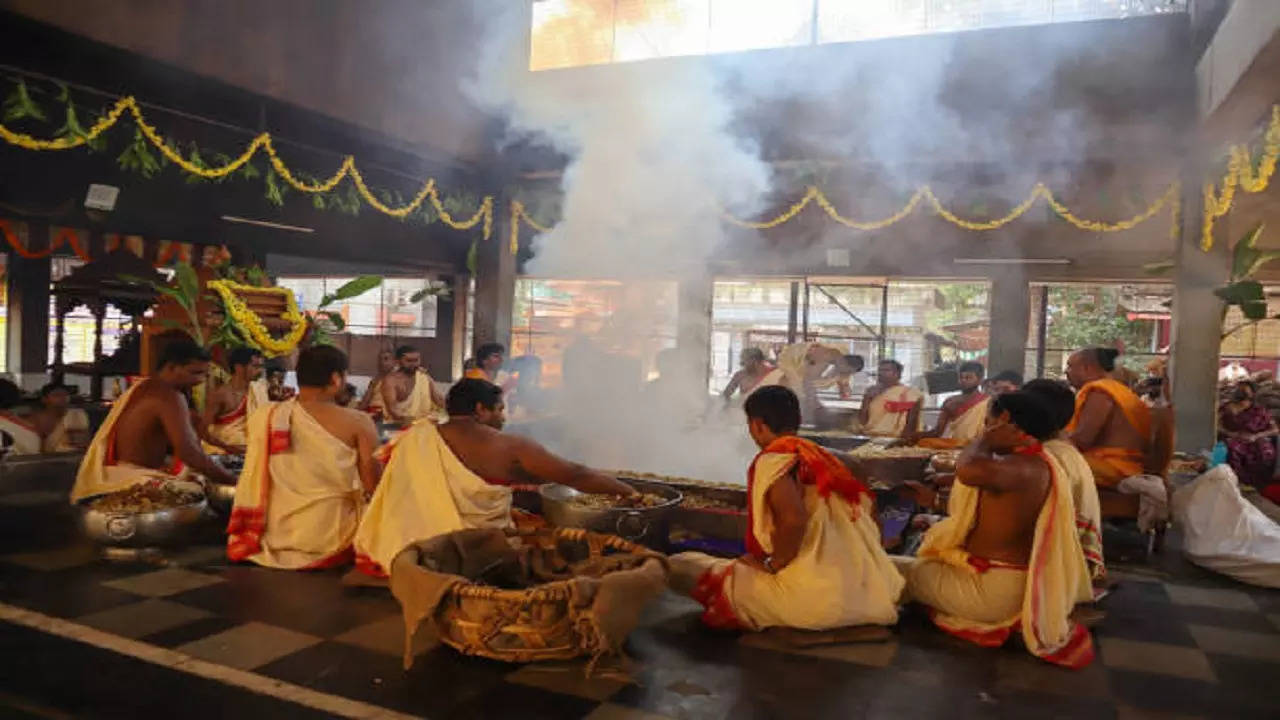 Lingaraja temple priests