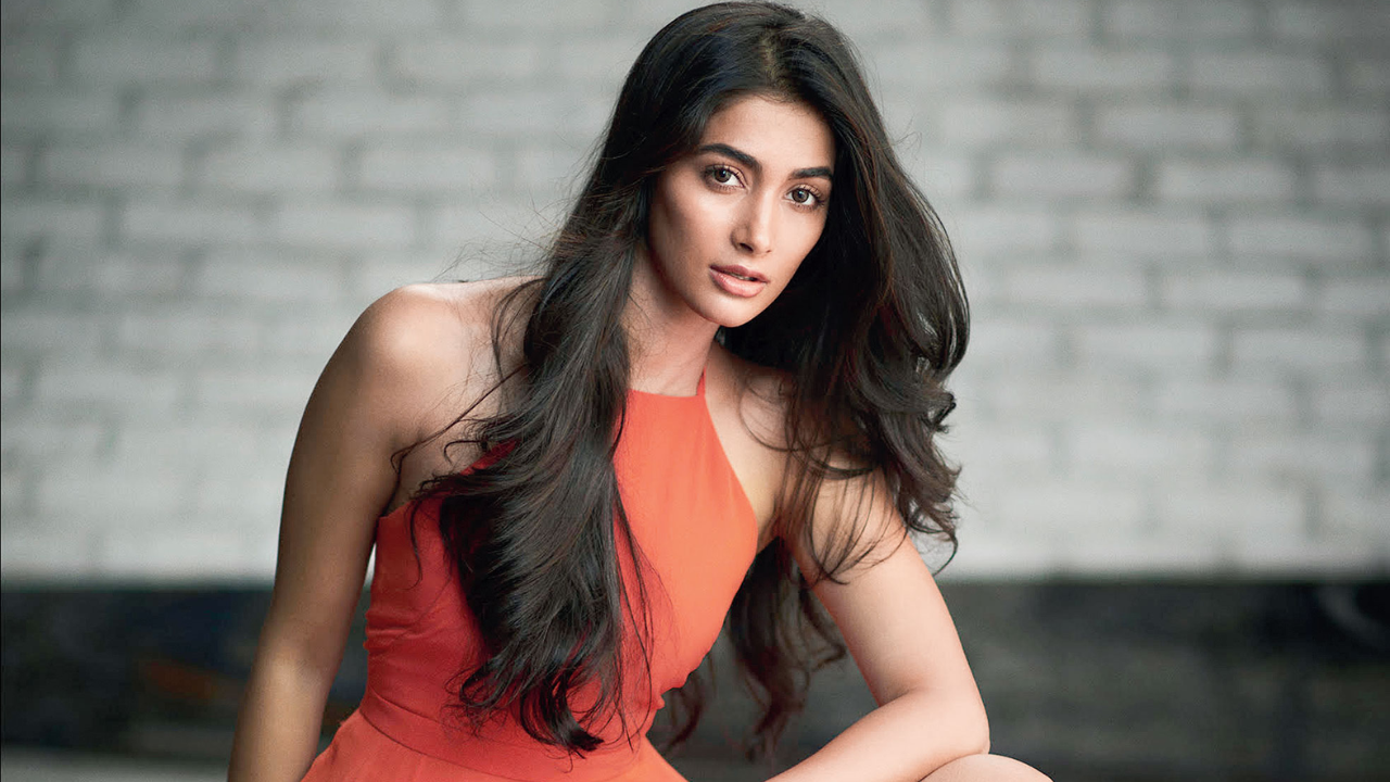  Pooja Hegde 