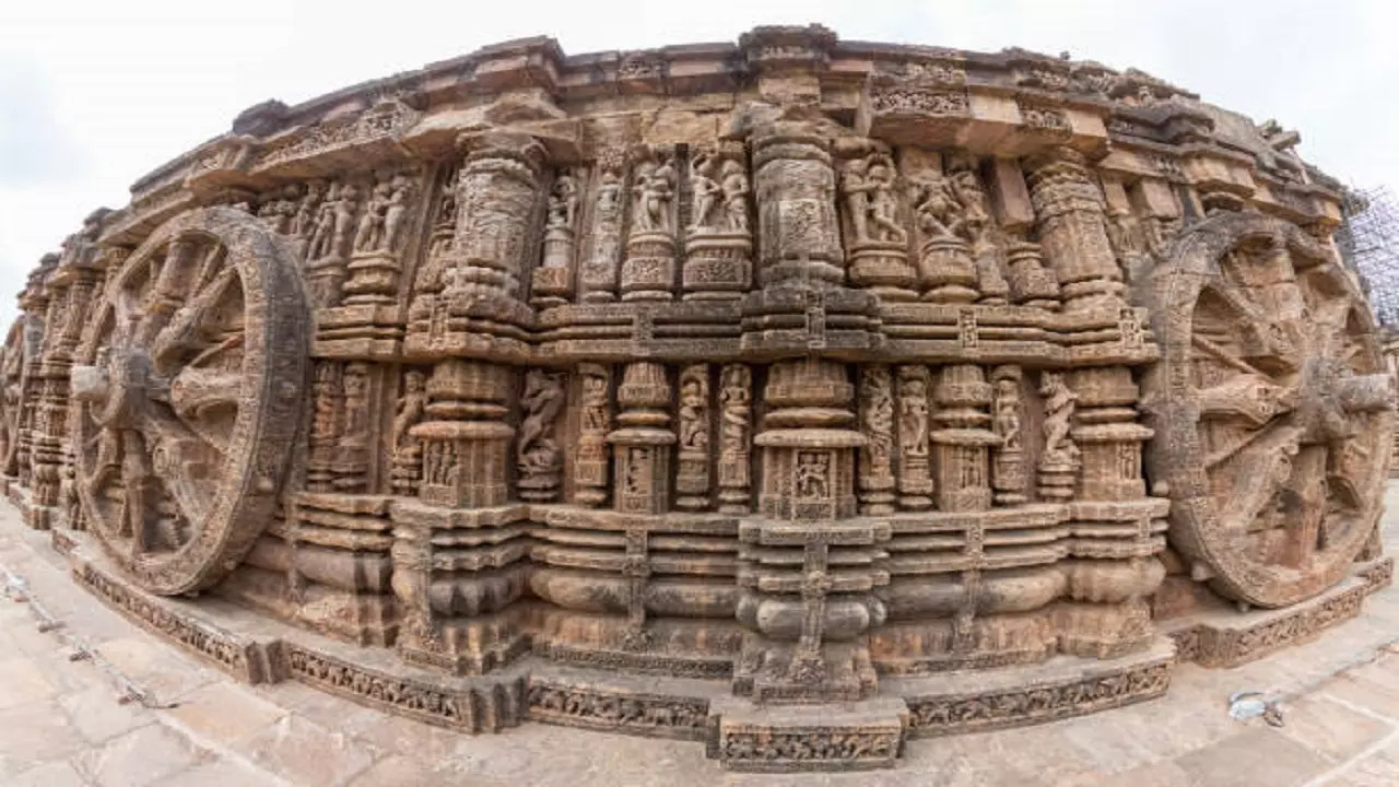 12 pairs of wheels define the twelve months of the Hindu calendar