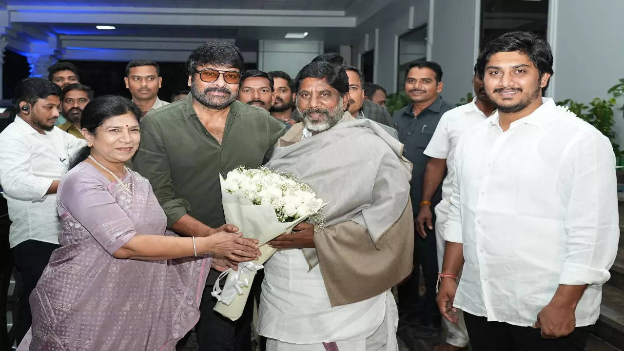 డిప్యూటీ సీఎం భట్టిని కలిసిన చిరంజీవి దంపతులు