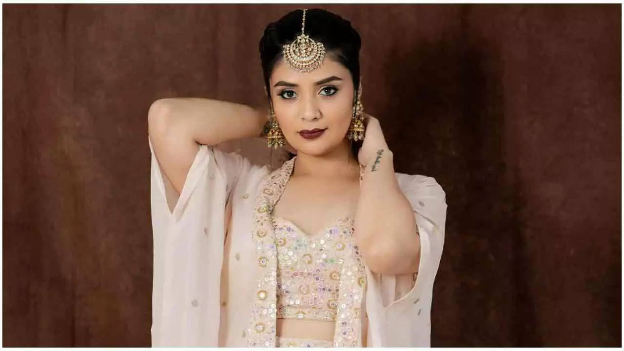 sreemukhi 