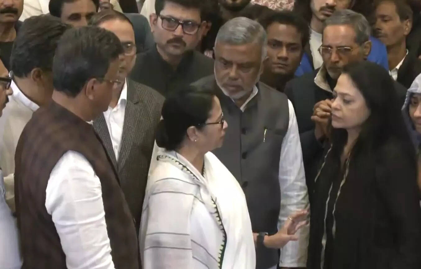 Utad Rasheed 2 Ustad Rashid Khan Funeral: Renowned Music Maestro Receives State ...